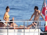 Эдриен Броуди (Adrien Brody) enjoys a romantic holiday with his new girlfriend Lara Leito on a yacht in the South of France 03.07.2012 (18xHQ) 1a1f39200756542