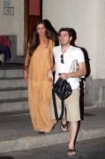 Икер Касильяс и Сара Карбонеро - seen out in Madrid (2012.07.03.) (16xHQ) 861b04201211628