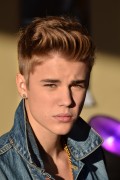 Джастин Бибер (Justin Bieber) poses before he performs an exclusive acoustic concert at Fox Studios in Sydney, Australia 17.07.2012 (19xHQ) 2e263a203446192
